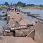 হঠাৎ ভাঙলো নদীর ব্রিজ, যোগাযোগ বিচ্ছিন্ন বাঁকুড়ার একাধিক গ্রামের