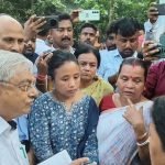 ধূপগুড়িতে বন্যার্তদের পাশে পঞ্চায়েত মন্ত্রী