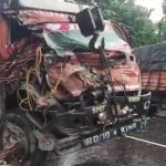 দুটি গাড়ির মুখোমুখি সংঘর্ষ, আহত ২