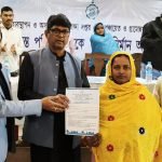 গঙ্গা ভাঙনে ক্ষতিগ্রস্ত ২৯০ পরিবারের হাতে আর্থিক সহায়তা দিল সামসেরগঞ্জ ব্লক প্রশাসন