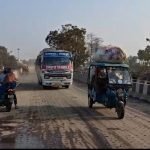 হাটজনবাজার ওভারব্রিজ ঘিরে বিতর্ক, রাজনৈতিক কর্মসূচিতে স্কুল পড়ুয়াদের উপস্থিতি ও উদ্বোধনের আগেই যান চলাচলের অভিযোগ