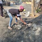 লাল বালির চড়া দাম, গ্রামবাসীদের ভরসা পাথরের গুড়ো  