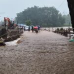 টানা ভারী বৃষ্টিতে জলমগ্ন মাল ব্লক, ভোগান্তিতে রাজার চা বাগানের কেশর লাইনের বাসিন্দারা